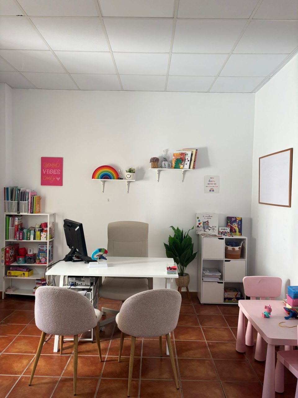 La consulta de Eva Cruz en Fregenal de la Sierra, con un espacio adaptado para la infancia